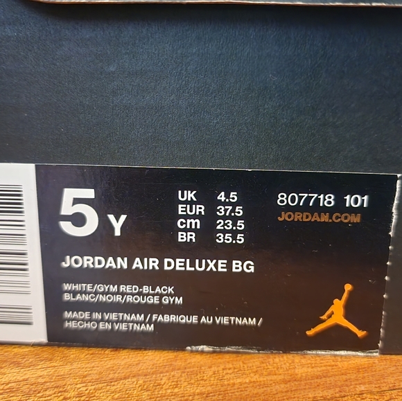Jordan Air Deluxe BG (size 5Y) - Picture 4 of 4
